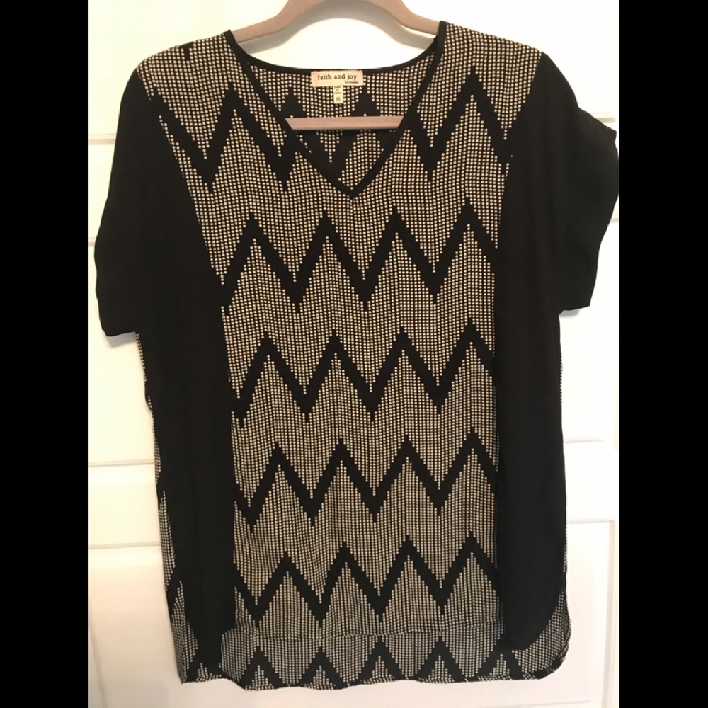 💜2 / 25$💜 Like new faith and joy top